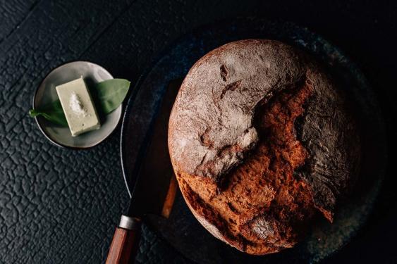 brot und bärlauchbutter