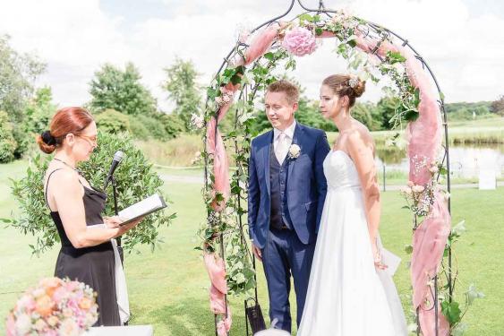 hochzeit brautpaar ilona mueller marktbreit kitzingen hochzeitsfotos fotos wuerzburg trauung fotostudio outdoor