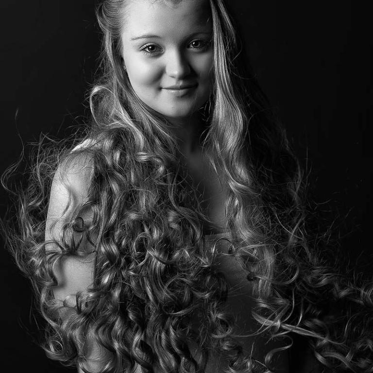 lange haare locken studiofotografie