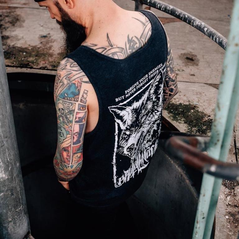 mann mit tattoo